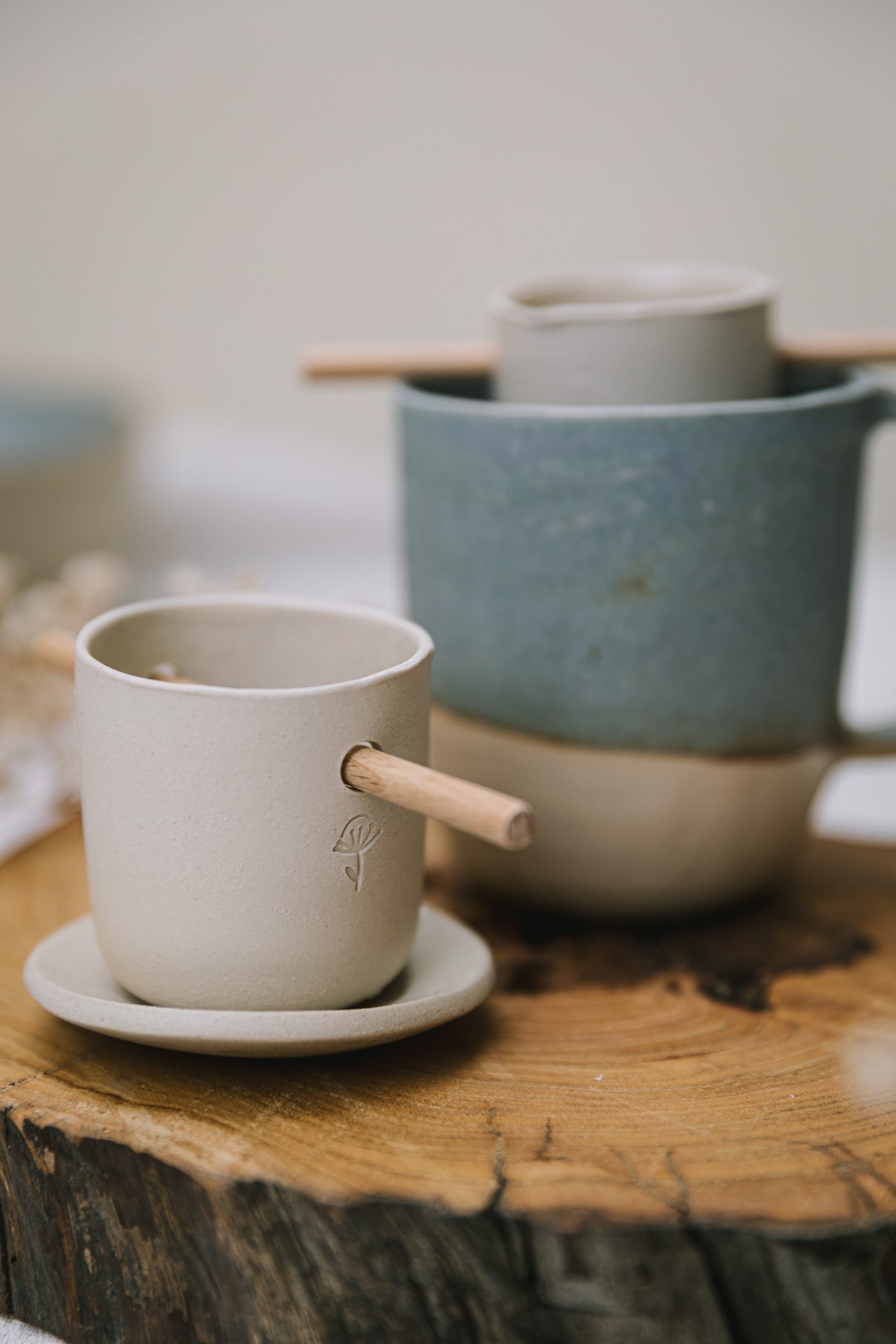 Filtre à thé et tisanes en grès avec soucoupe