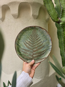 Assiette plate 21 cm en grès édition limitée feuille de fougère